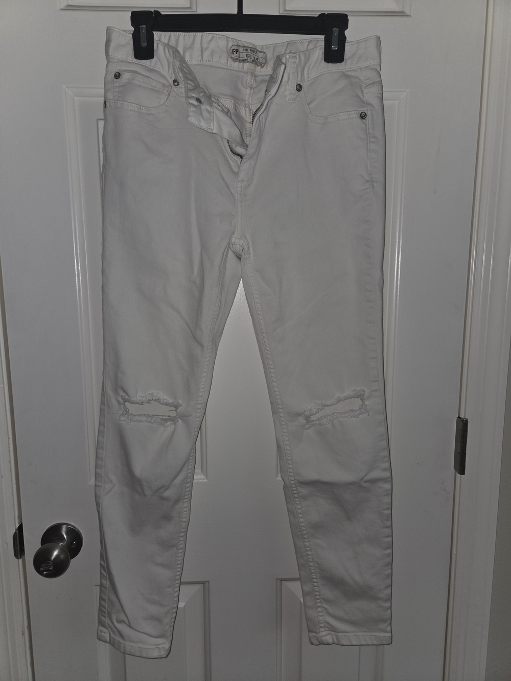 Free People White Skinny Jeans with Knee Rips